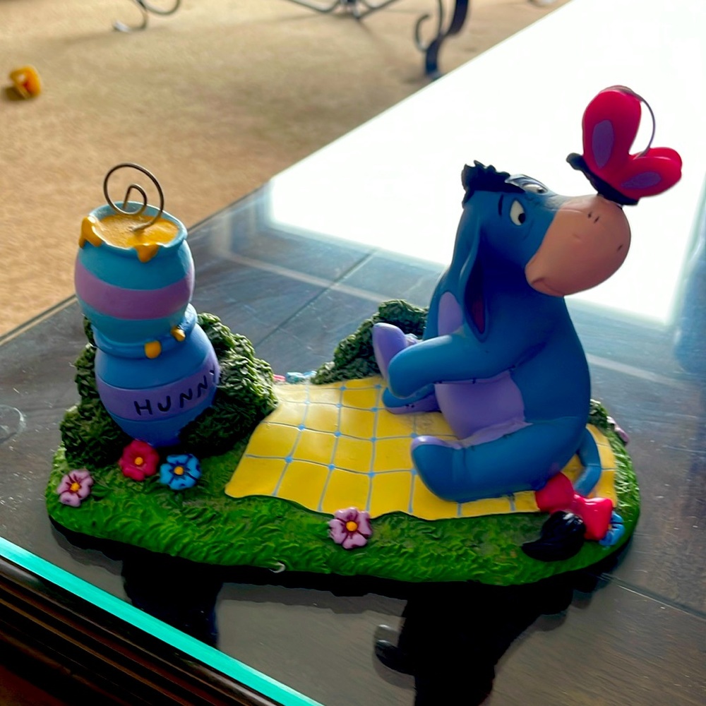 Winnie the Pooh-themed picture holder, excellent conditon